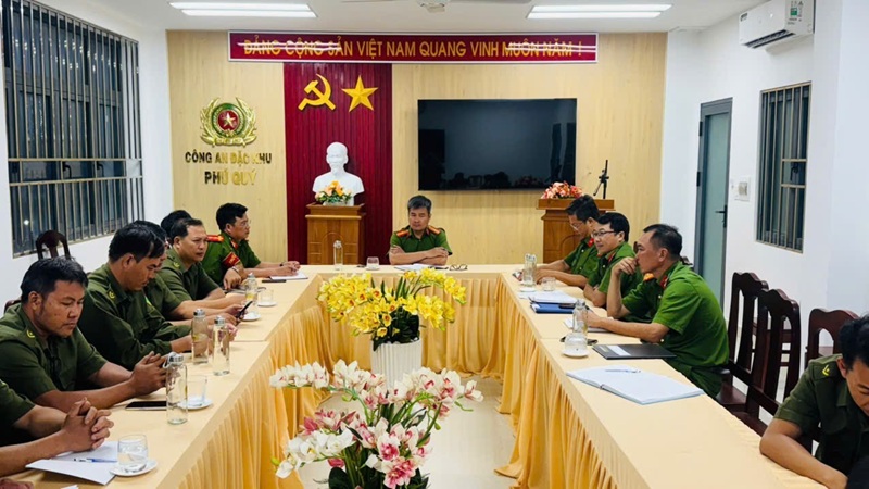Công an đặc khu Phú Quý tổ chức giao ban định kỳ với lực lượng tham gia bảo vệ ANTT tại cơ sở